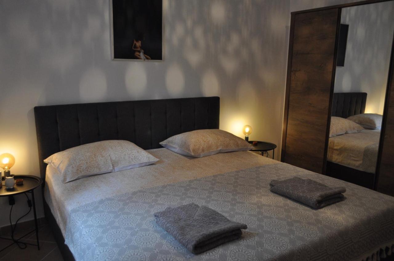 Kamenjak Volme, Cousy House With Pool 班约勒 外观 照片